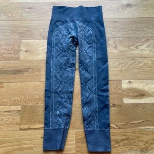 Lululemon alligator, print leggings